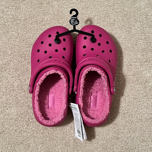 CROCS Shoes - NWT Crocs Classic Lined Clogs